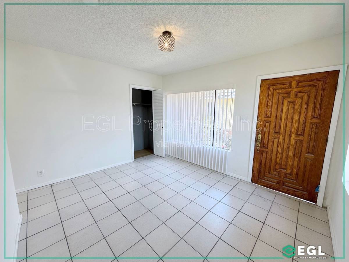 2822 12th Ave - Photo 2 of 10