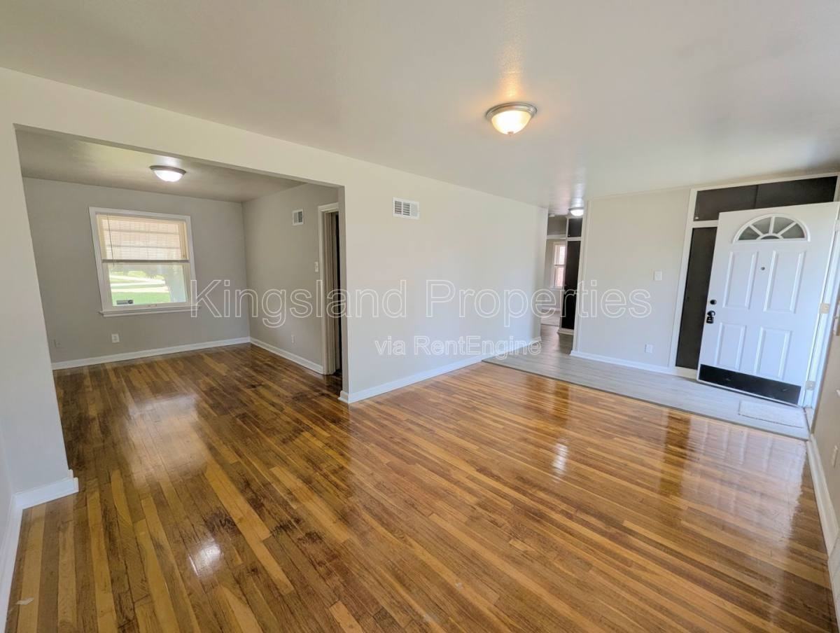 9418 Pattonwood Dr - Photo 2 of 10