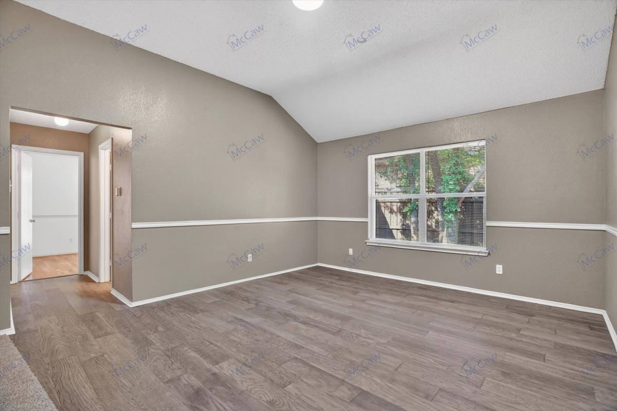 549 Dylan Ct - Photo 3 of 10