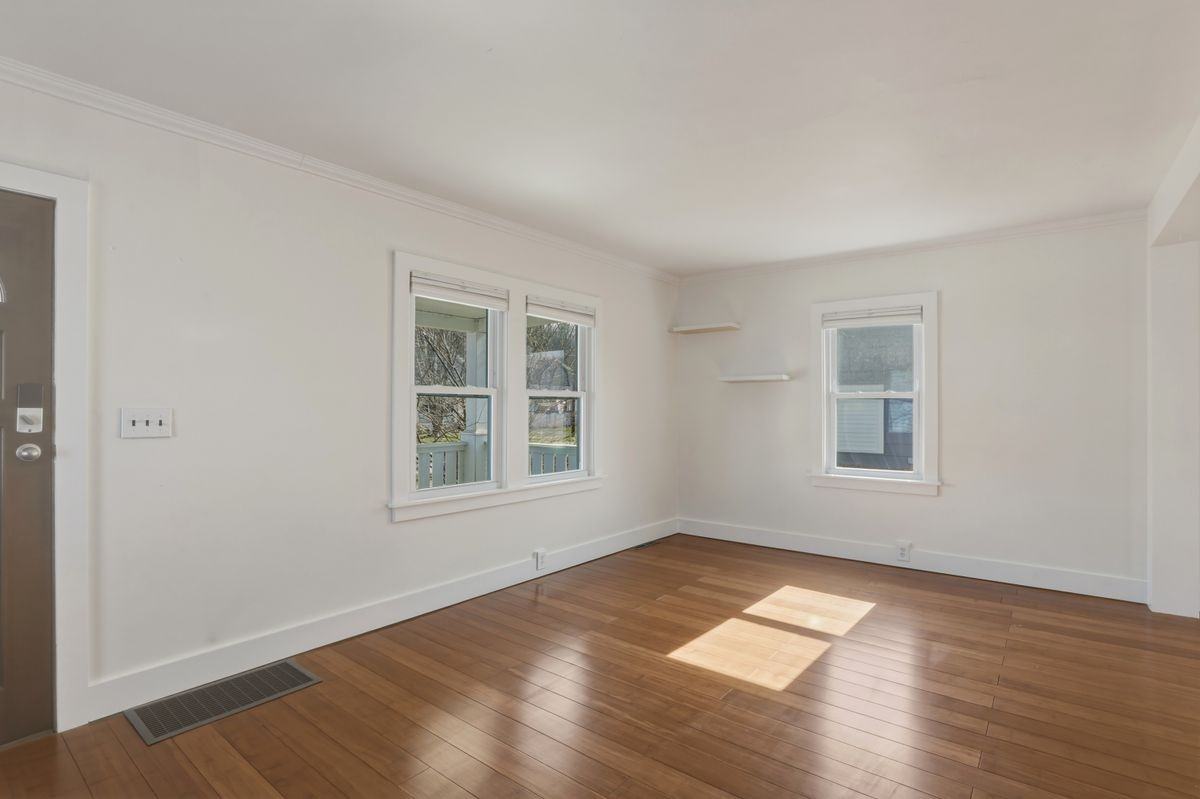 555 W High St - Photo 4 of 43