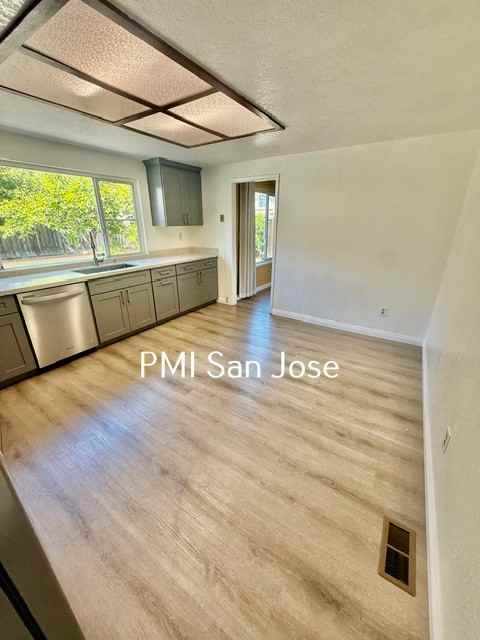 575 Kevenaire Dr - Photo 3 of 21