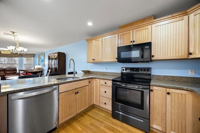 988 Blvd Of The Arts - Photo 6 of 15