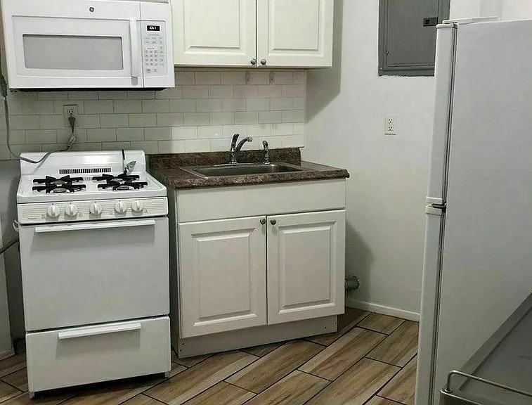 170 8th Ave #2R - Photo 3 of 10