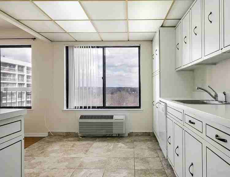 400 High Point Dr Ph - Photo 3 of 11