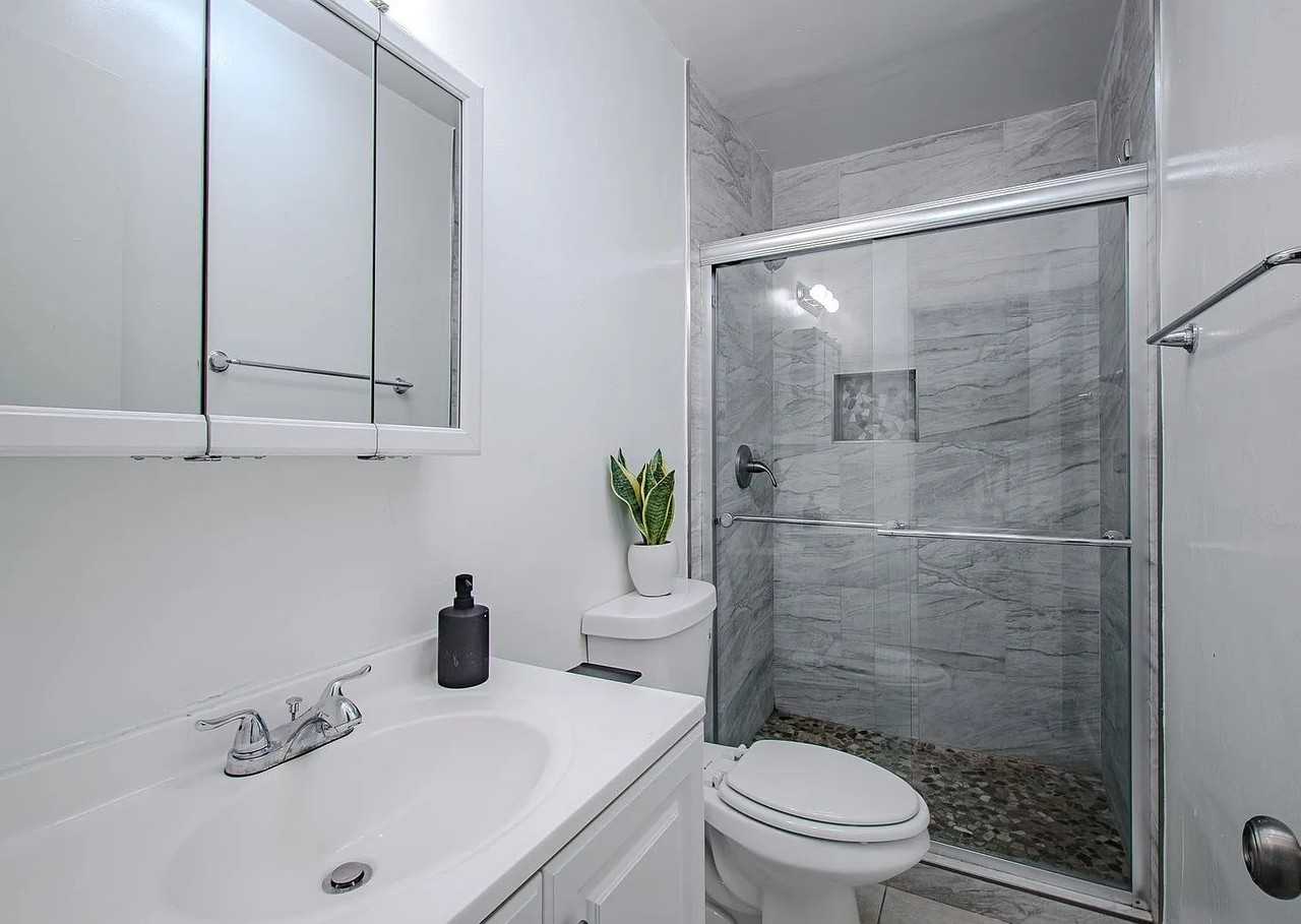 709 E 3rd St #7 - Photo 4 of 10