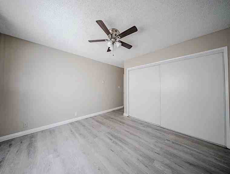 709 E 3rd St #7 - Photo 5 of 10