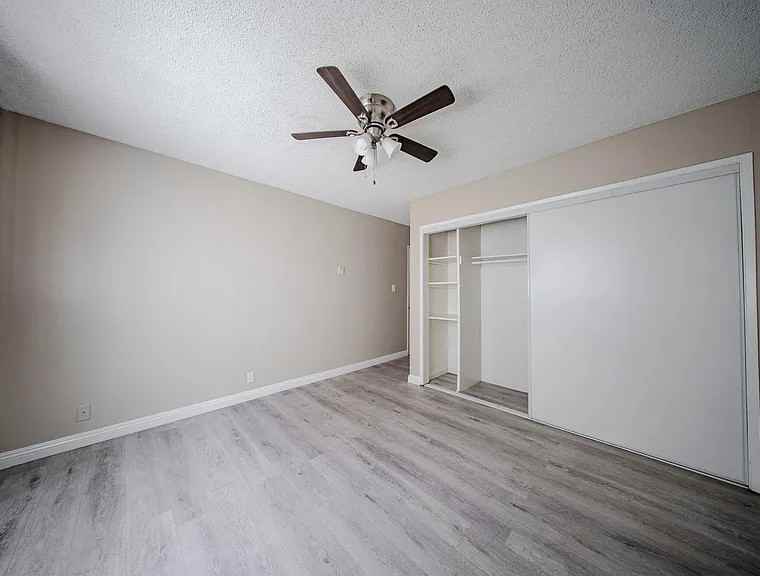 709 E 3rd St #7 - Photo 6 of 10