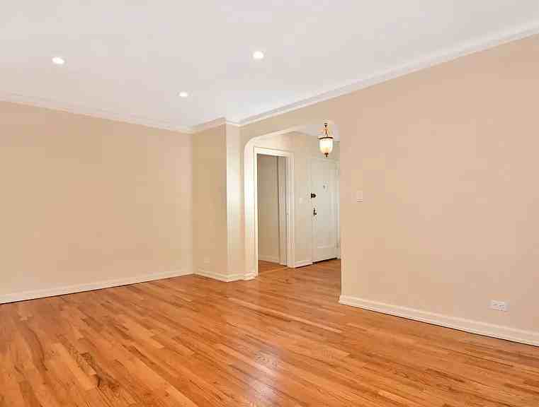 765 N Broadway #4D - Photo 6 of 15