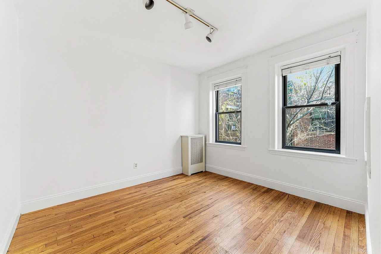 39 Glenville Ave #11 - Photo 3 of 12