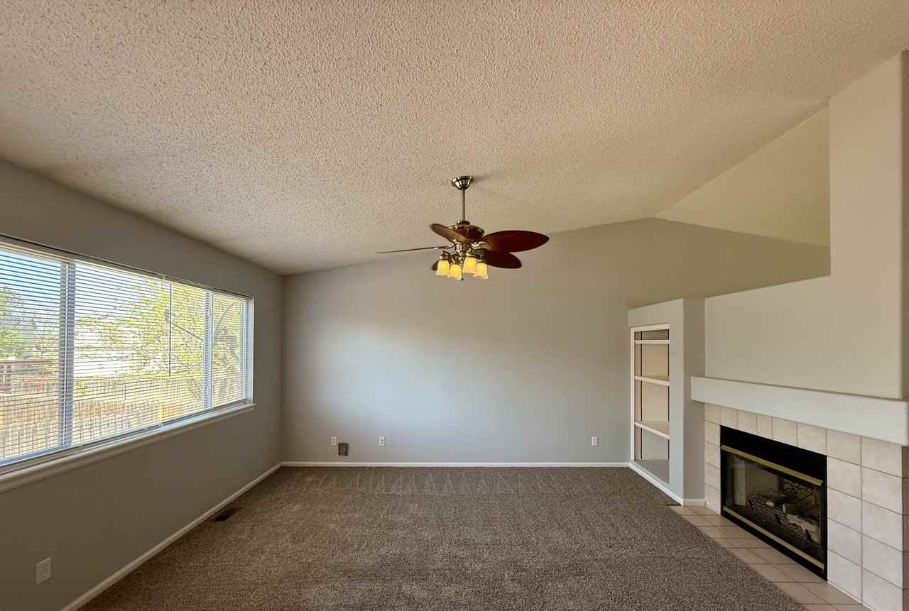 21526 E Crestline Dr - Photo 3 of 16