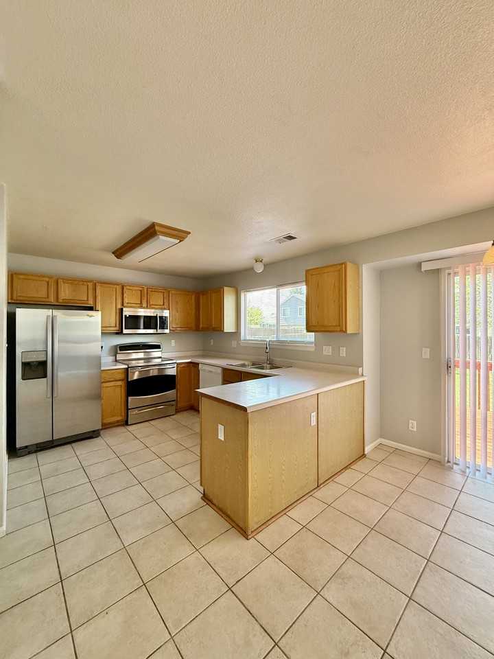 21526 E Crestline Dr - Photo 5 of 16