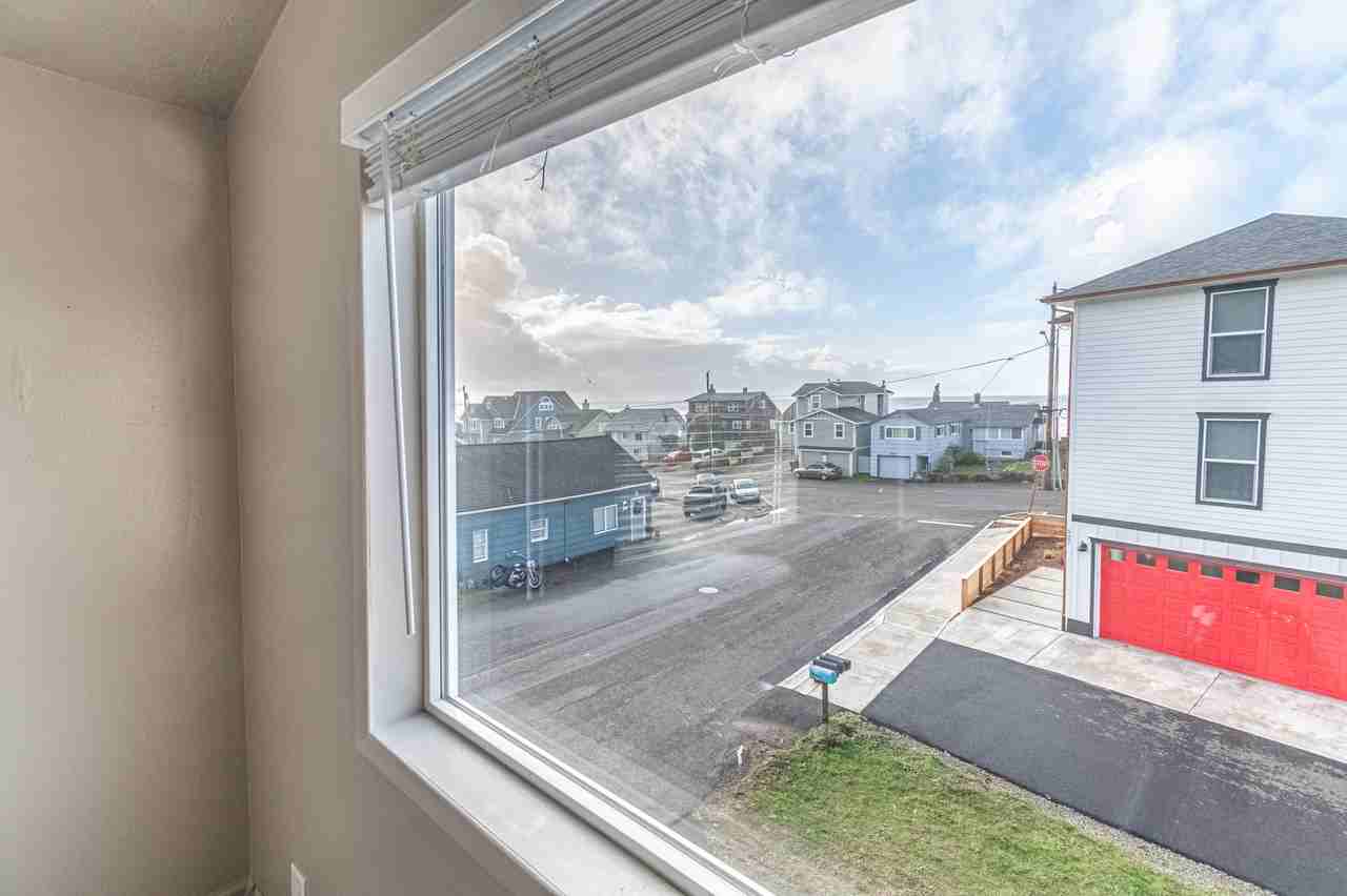 529 Sw 32nd St - Photo 2 of 9