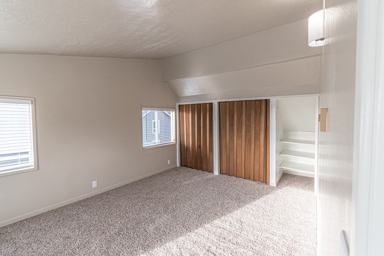 529 Sw 32nd St - Photo 7 of 9