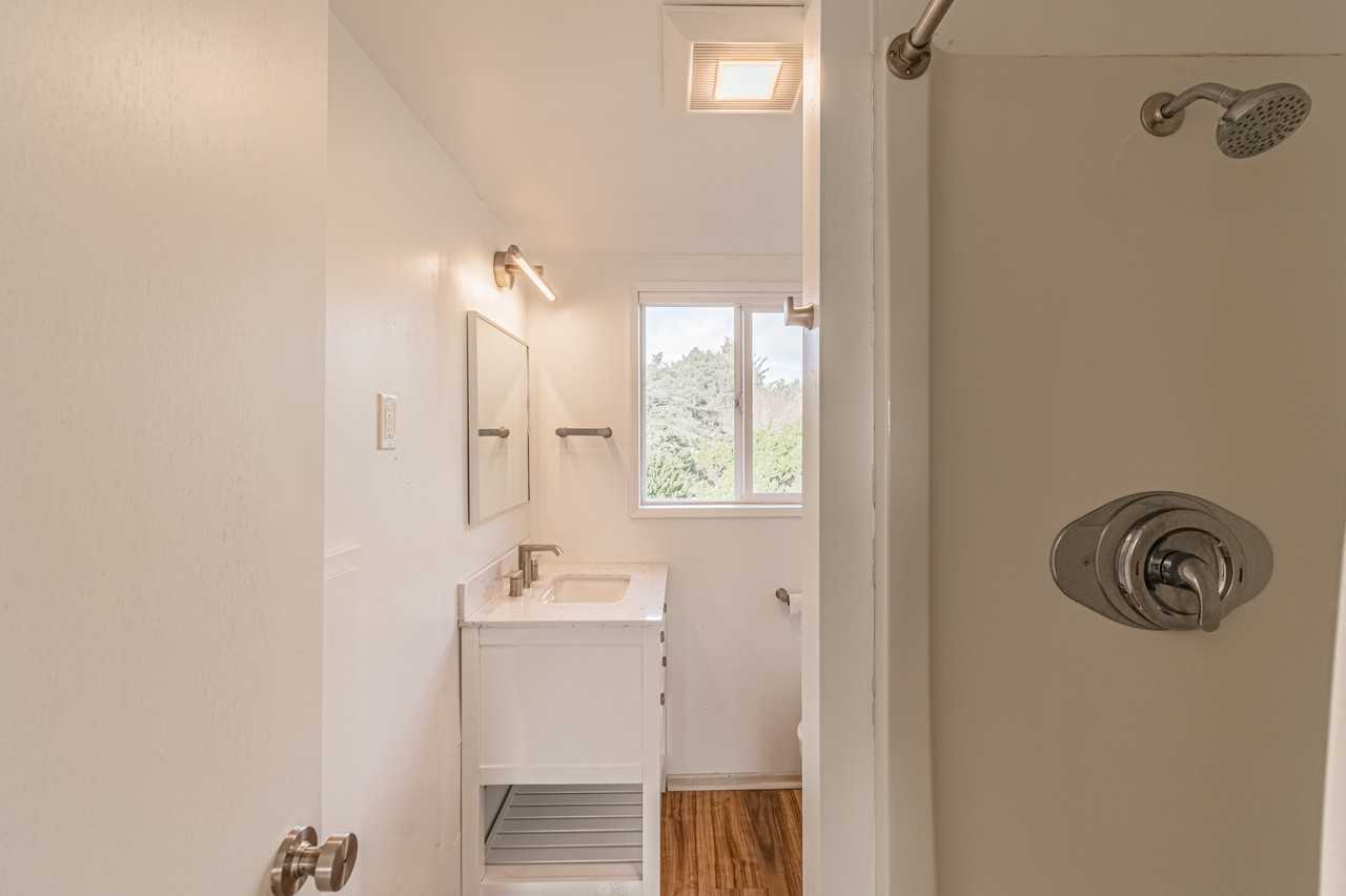 529 Sw 32nd St - Photo 7 of 9