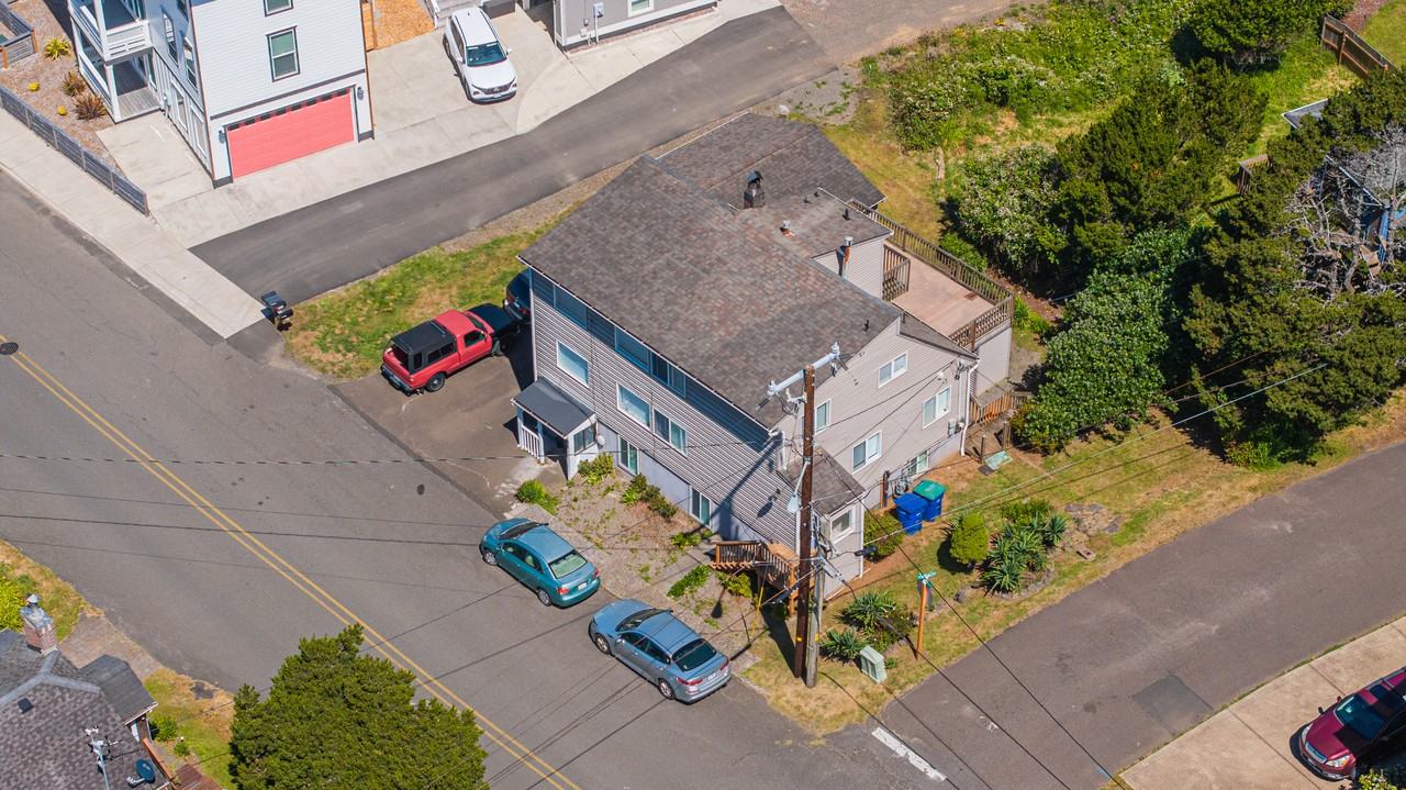 537 Sw 32nd St - Photo 2 of 13