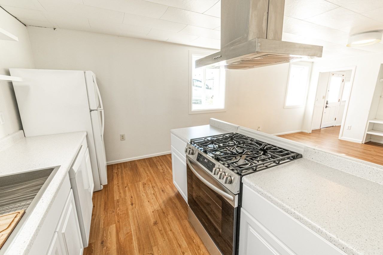 537 Sw 32nd St - Photo 4 of 13