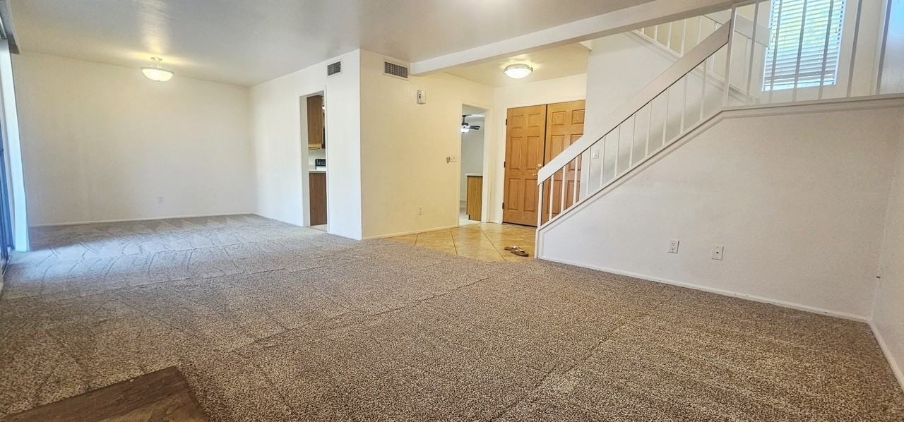 333 E Lilac Dr - Photo 2 of 32