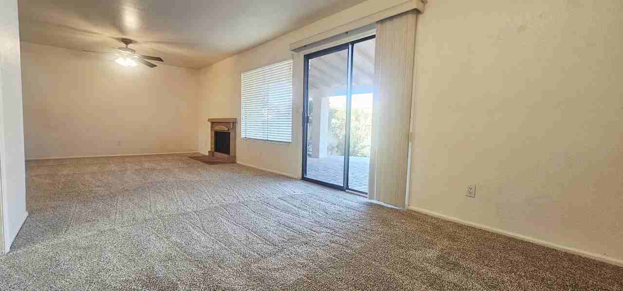 333 E Lilac Dr - Photo 7 of 32
