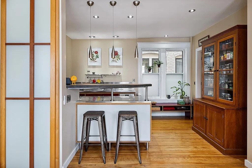 2536 Humboldt Ave S #4 - Photo 4 of 17