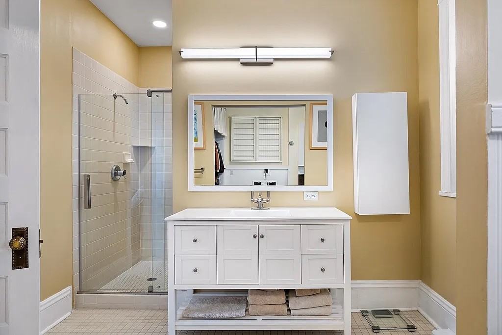 2536 Humboldt Ave S #4 - Photo 6 of 17