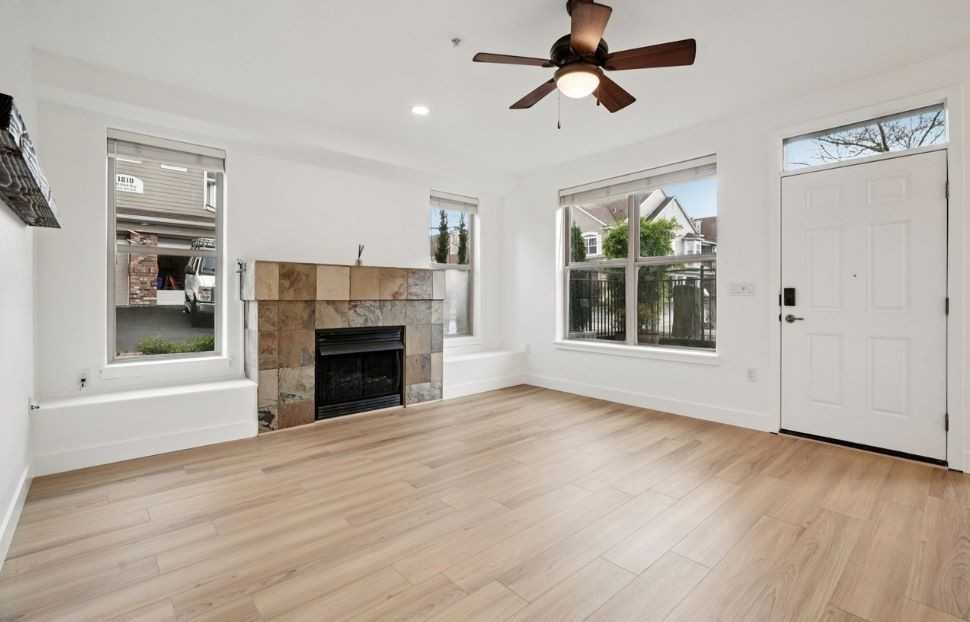 6299 Ne Carillion Dr - Photo 3 of 11