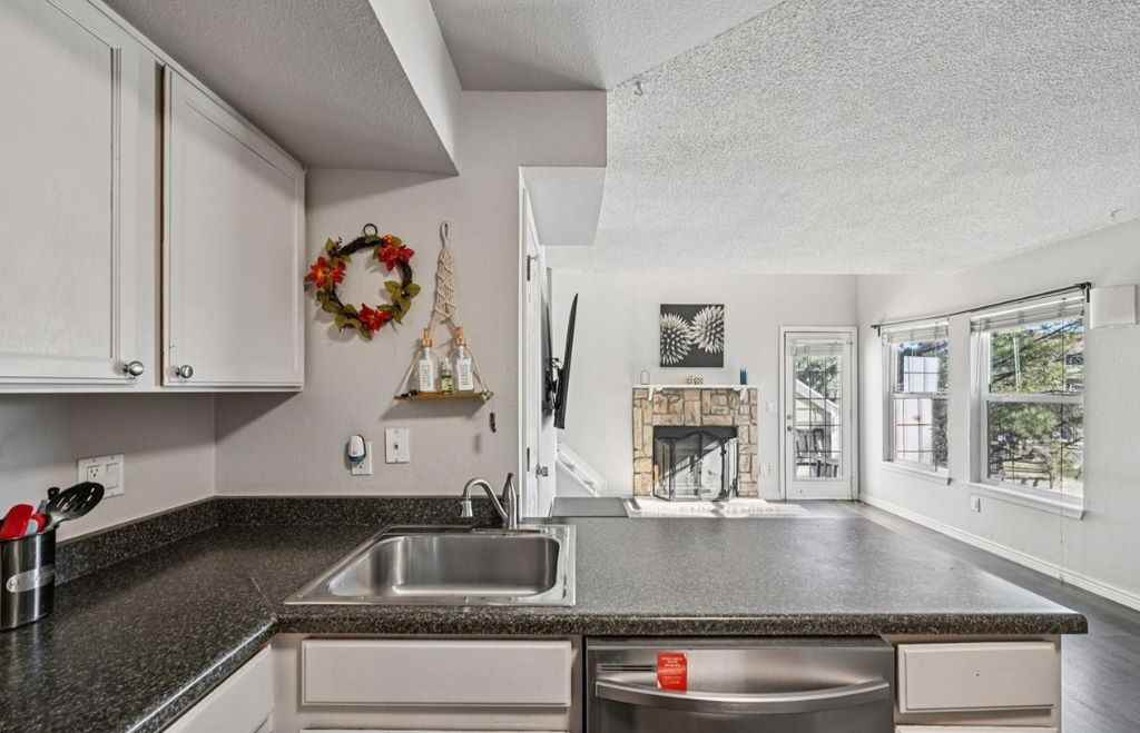 982 S Dearborn Way #14 - Photo 6 of 10