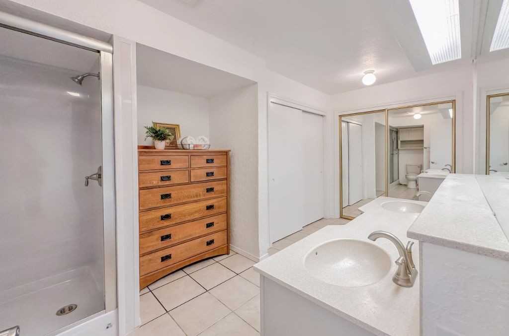 5101 Glenwood Pointe Ln Ne - Photo 4 of 10