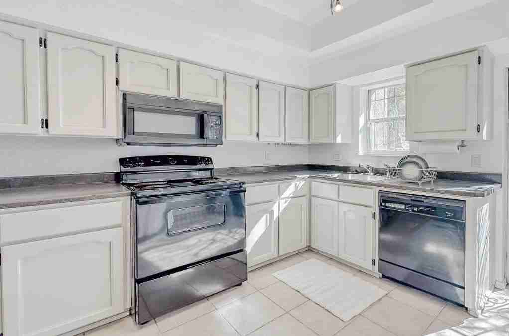 5101 Glenwood Pointe Ln Ne - Photo 7 of 10