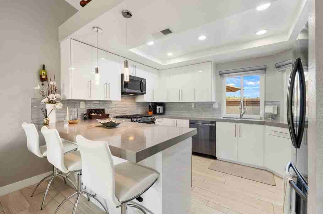 42831 Scirocco Rd - Photo 2 of 10