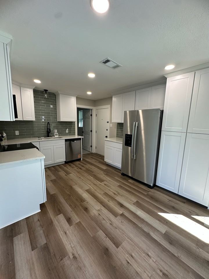 925 6th St #NA - Photo 5 of 19