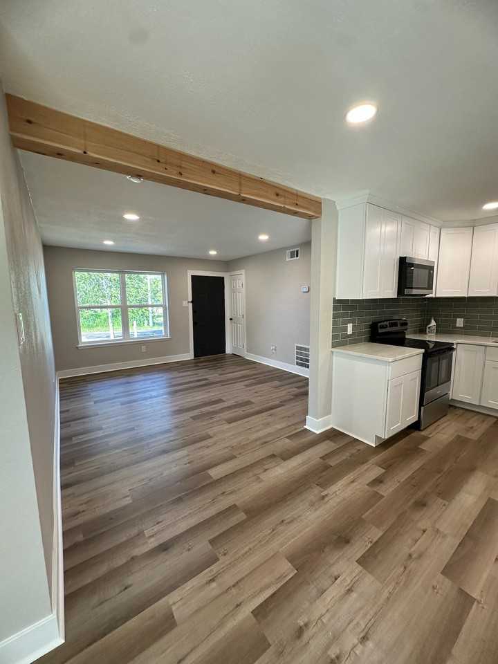 925 6th St #NA - Photo 7 of 19