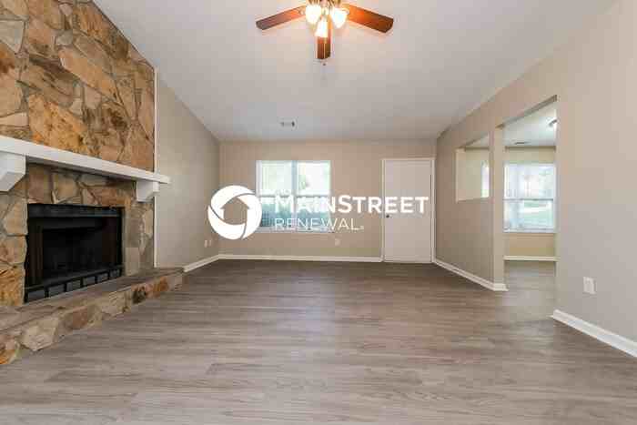 6265 Leverett Dr - Photo 3 of 16