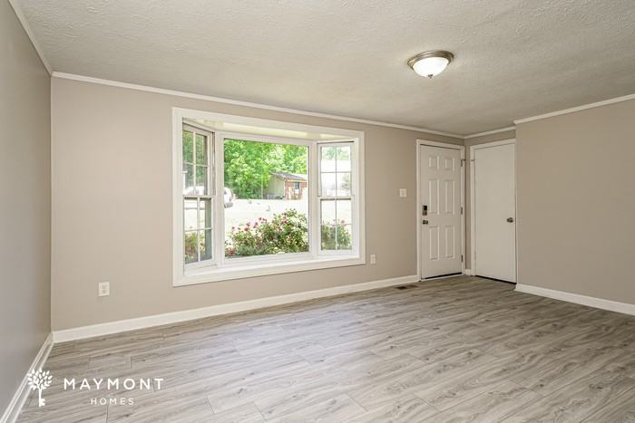 1404 Waterloo Dr - Photo 4 of 15