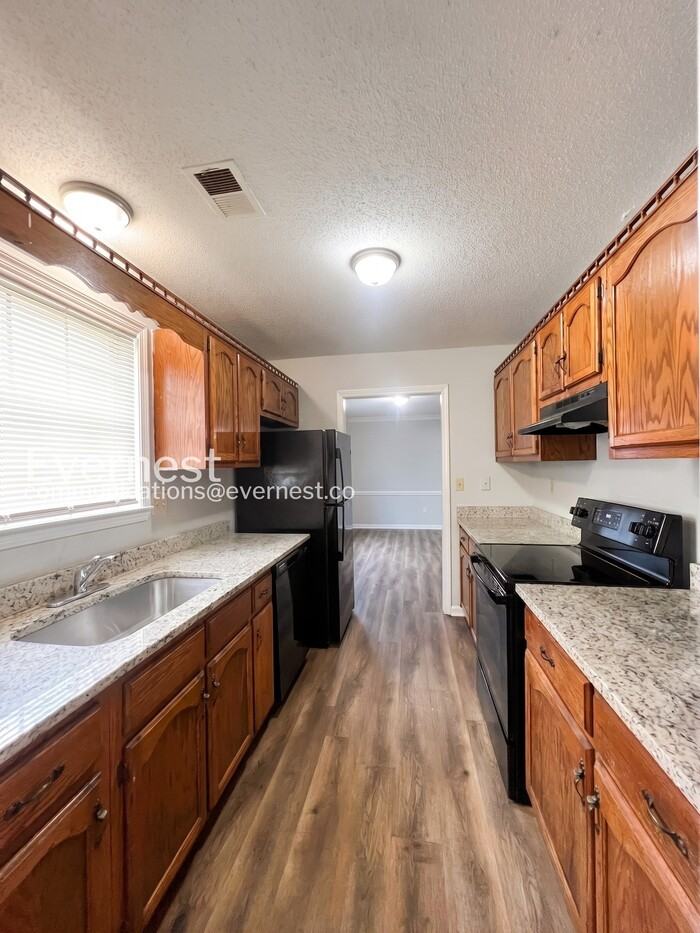 3285 Edenshire Ln - Photo 3 of 28