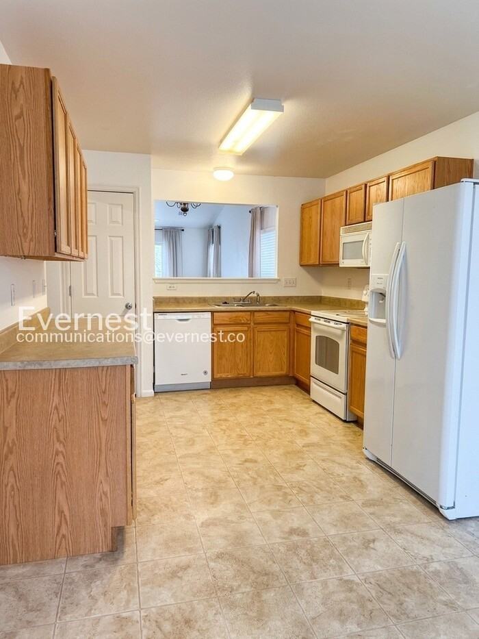 8215 Silver Glen Dr - Photo 3 of 19