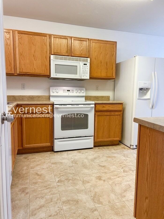 8215 Silver Glen Dr - Photo 4 of 19
