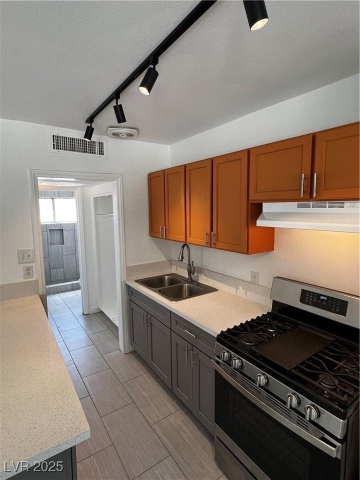 308 W Cincinnati Ave #8 - Photo 7 of 9