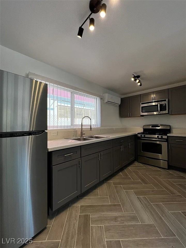 309 W Cincinnati Ave #18 - Photo 5 of 11