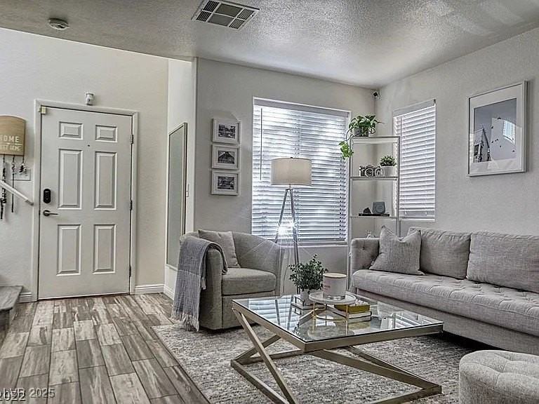 6080 Saint Petersburg Dr - Photo 5 of 31