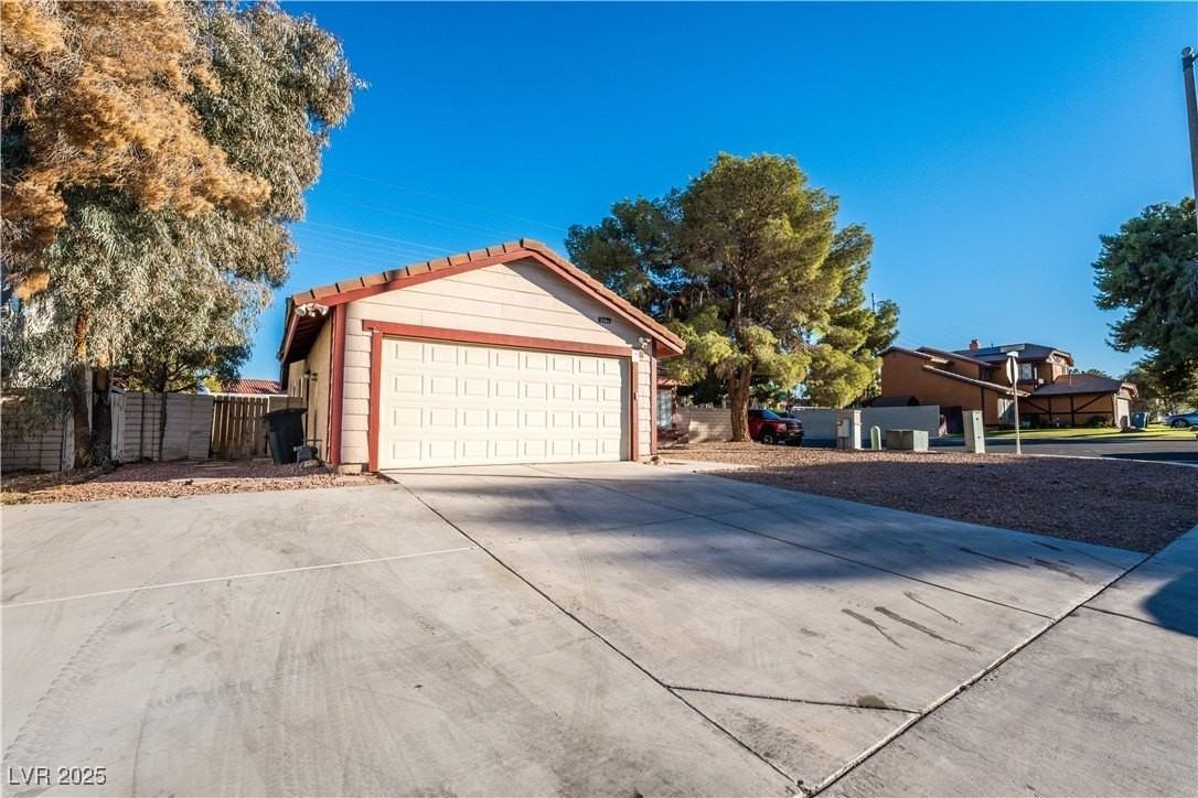 2364 Belvedere Dr - Photo 2 of 40