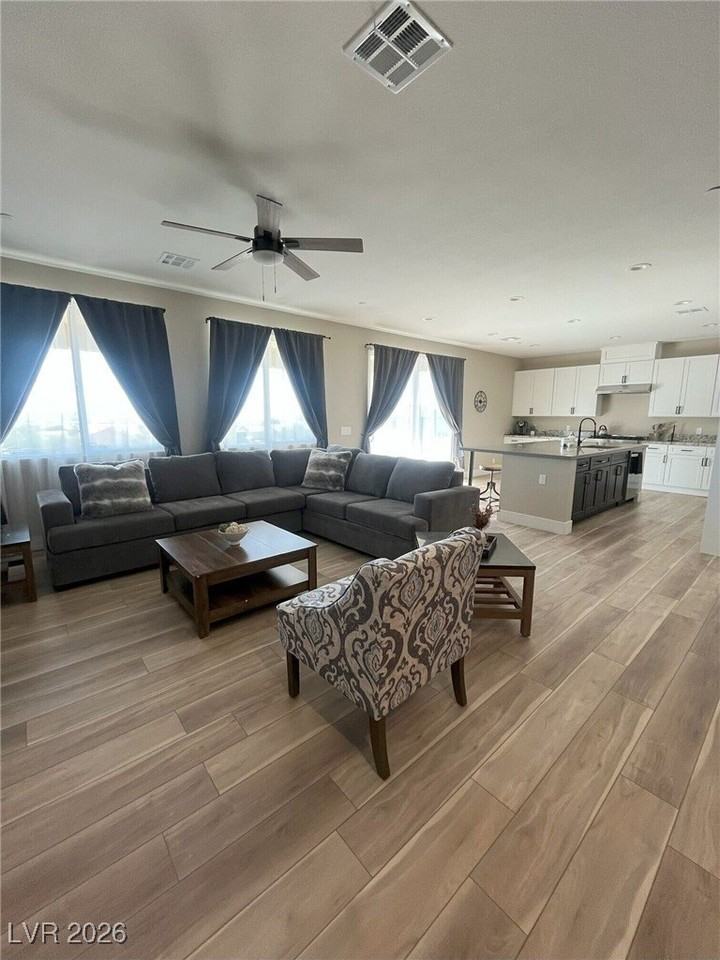 724 N Naples St - Photo 4 of 15
