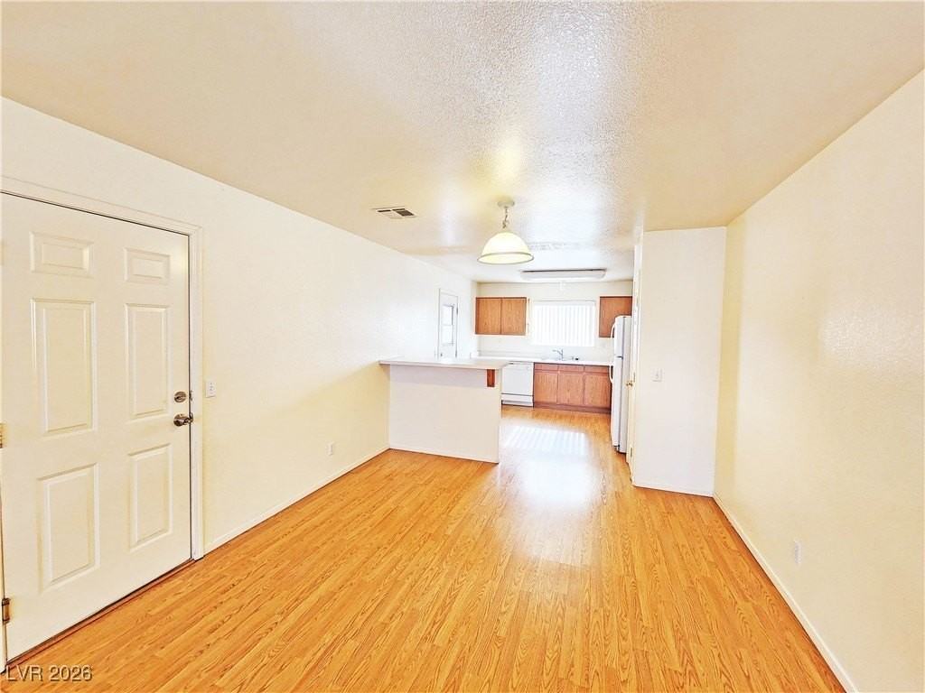 1850 Pershing Ave #B - Photo 4 of 17