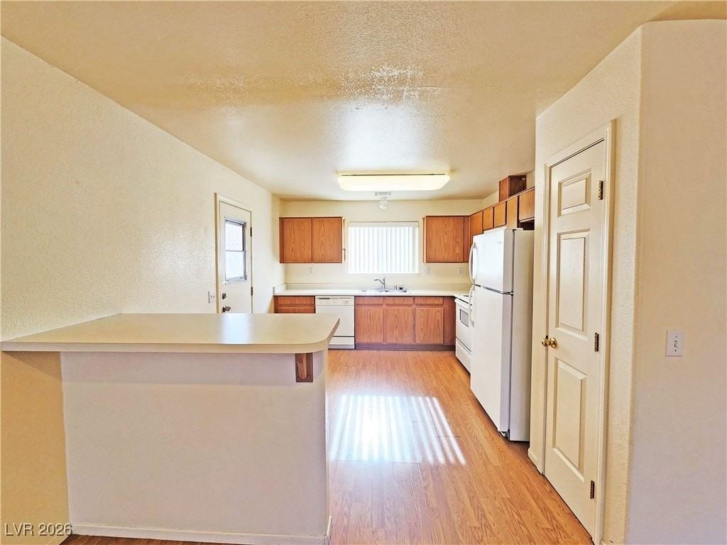 1850 Pershing Ave #B - Photo 5 of 17