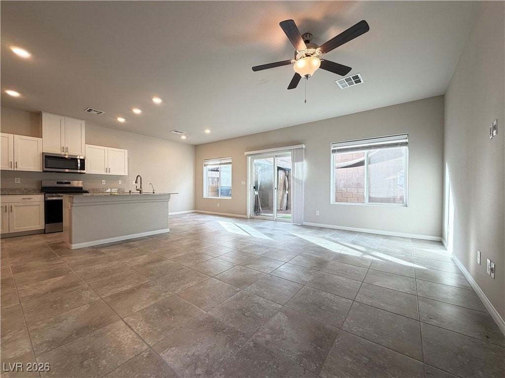 10877 El Camino Rd - Photo 2 of 15