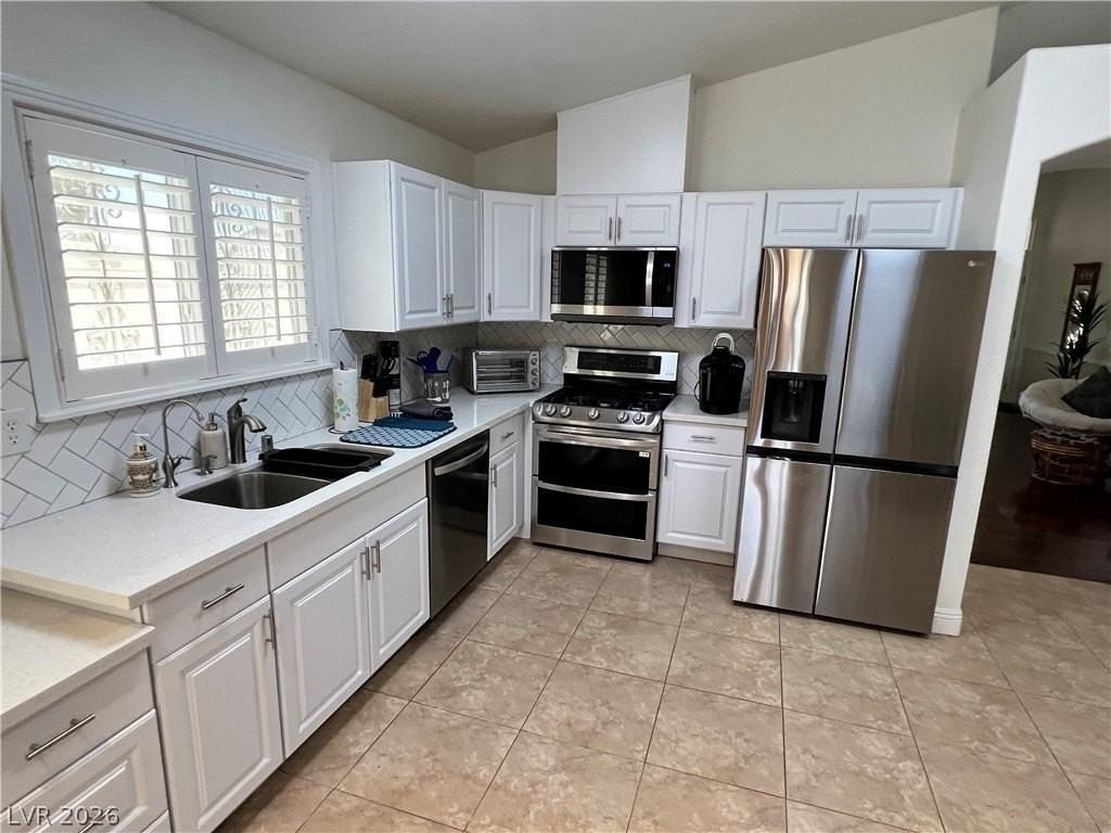 2420 Rocky Brook St - Photo 4 of 10