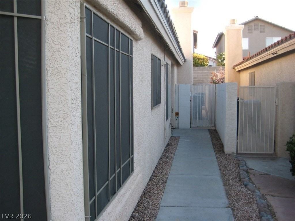 875 Hollandsworth Ave - Photo 3 of 19