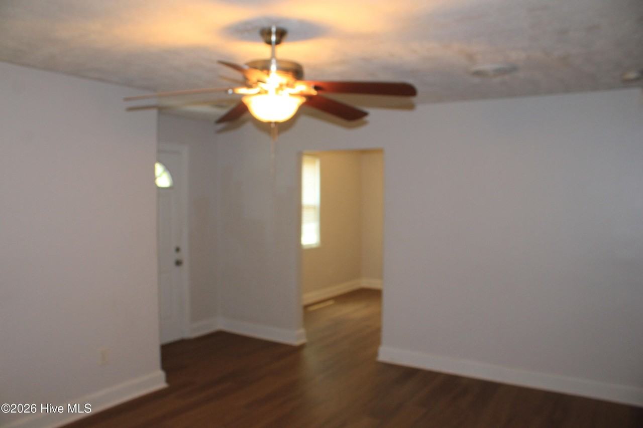 2355 Devere St - Photo 4 of 30