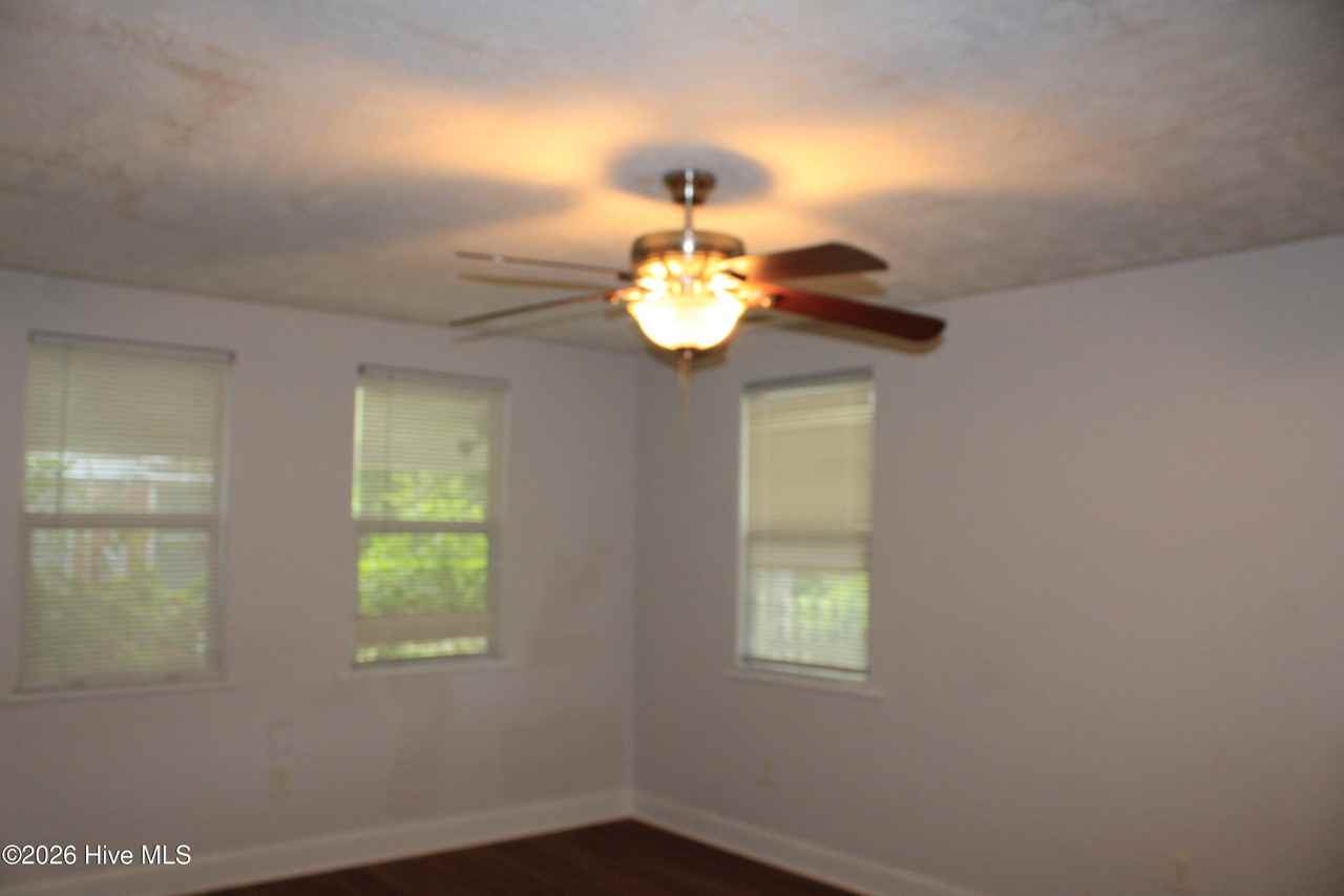 2355 Devere St - Photo 5 of 30
