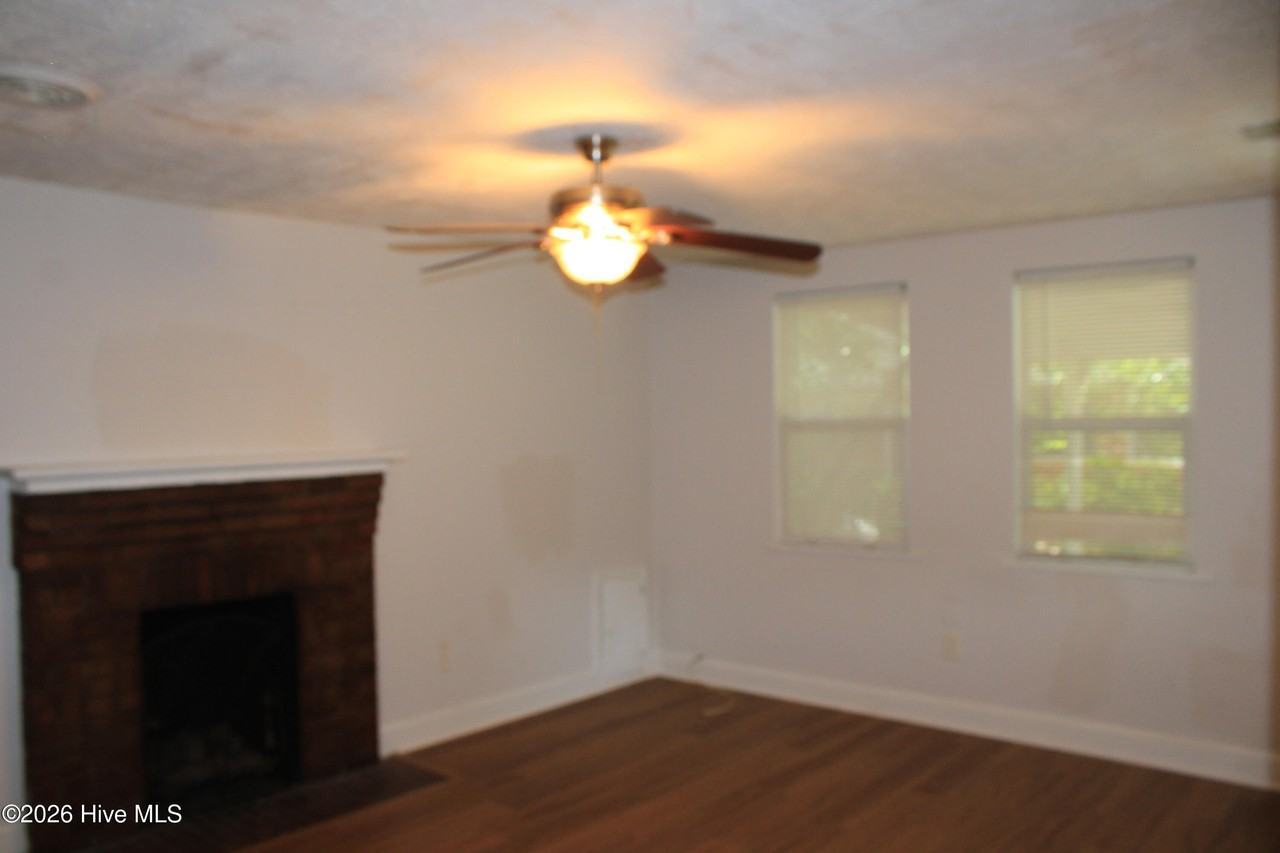 2355 Devere St - Photo 6 of 30