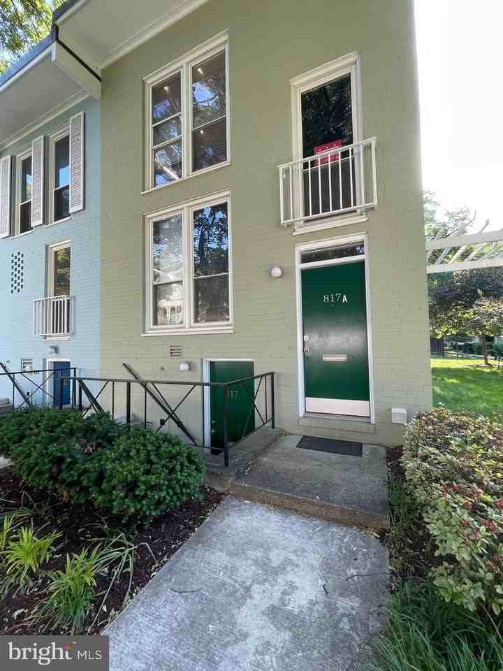 817 Delaware Ave Sw - Photo 2 of 26